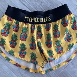 Chicknlegs New without Tags Pinapple Express 1.5" Running Shorts for Women Small
